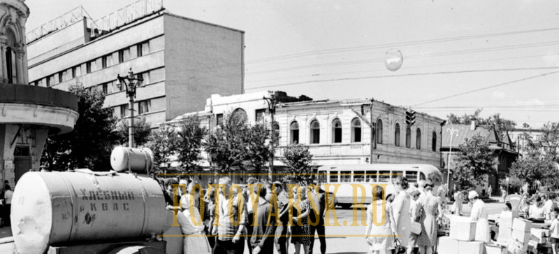 Перекресток улиц Кирова и Мира в 1968 году