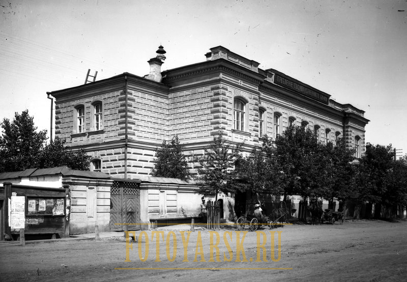 Здание Госбанка по улице Узенько Гостинской