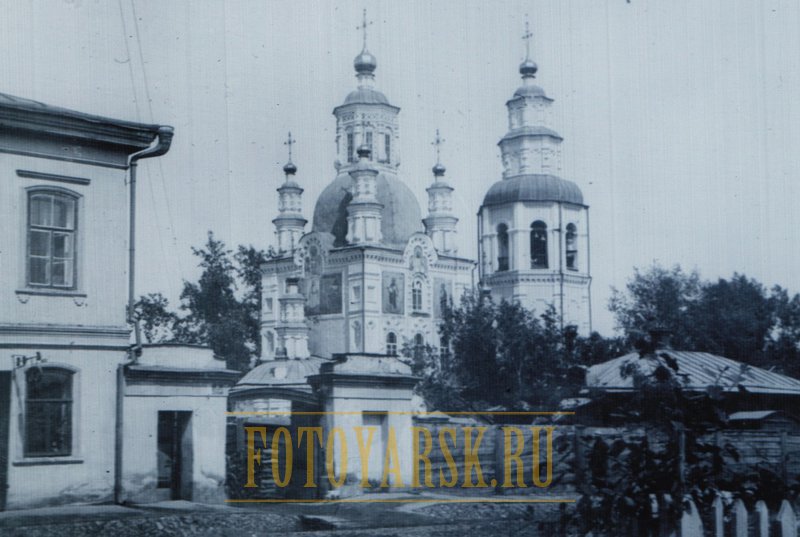 Вид Покровской церкви с улицы Благовещенской в Красноярске