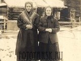 Две пожилые жительницы деревни Ярки Енисейского уезда