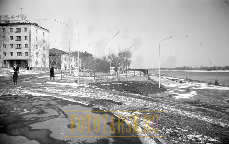 Набережная в Красноярске весной 1968 года