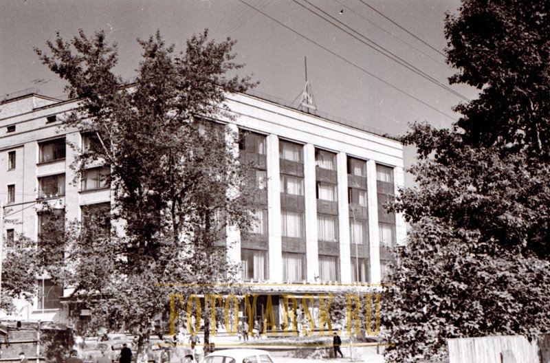 Здание ЦУМа в Красноярске в 1966 году