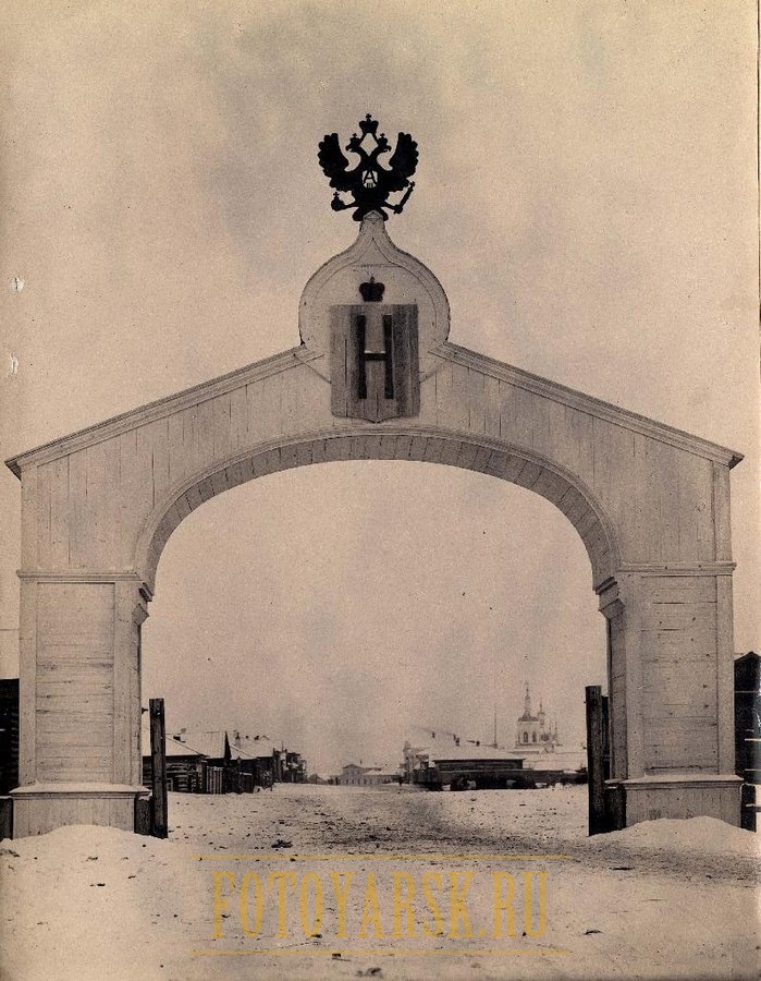 Деревянная триумфальная арка в Канске.