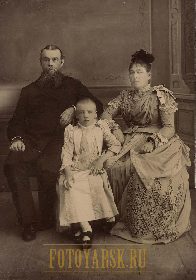 Купец Егоров с женой и ребенком