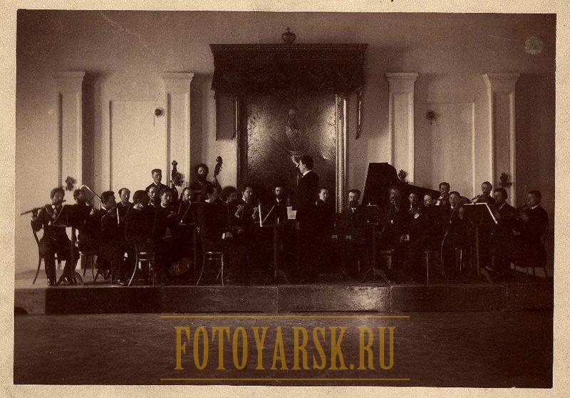 Выступление первого Красноярского симфонического оркестра, дирижер Сергей Михайлович Безносиков.