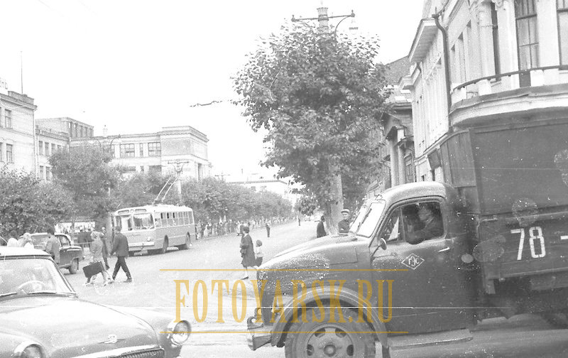 Перекресток улицы Перенсона и проспекта Мира в 1970-е годы