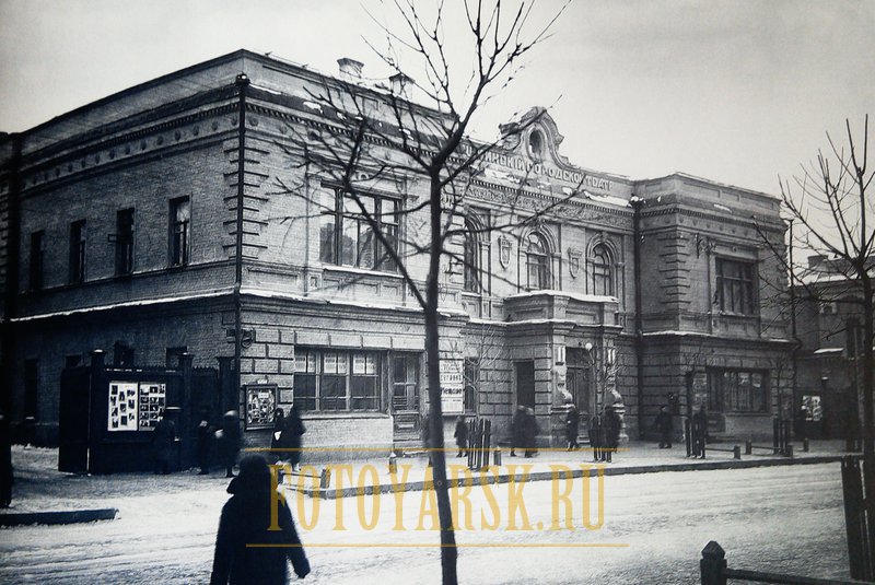 Здание театра Пушкина в Красноярске в конце 30-х годов
