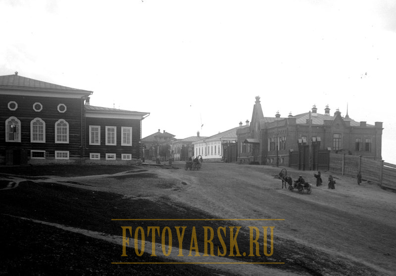 Фрагмент улицы Рабоче-Крестьянской в начале XX века в Енисейске