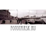 Посадка пассажиров на теплоход Композитор Калинников